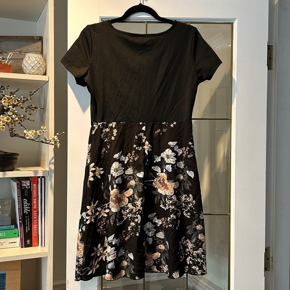 Spring floral and black dress, Emery Rose, size medium - Picture 2 of 8